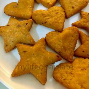 Namkeen Mathri/ Savoury Crackers